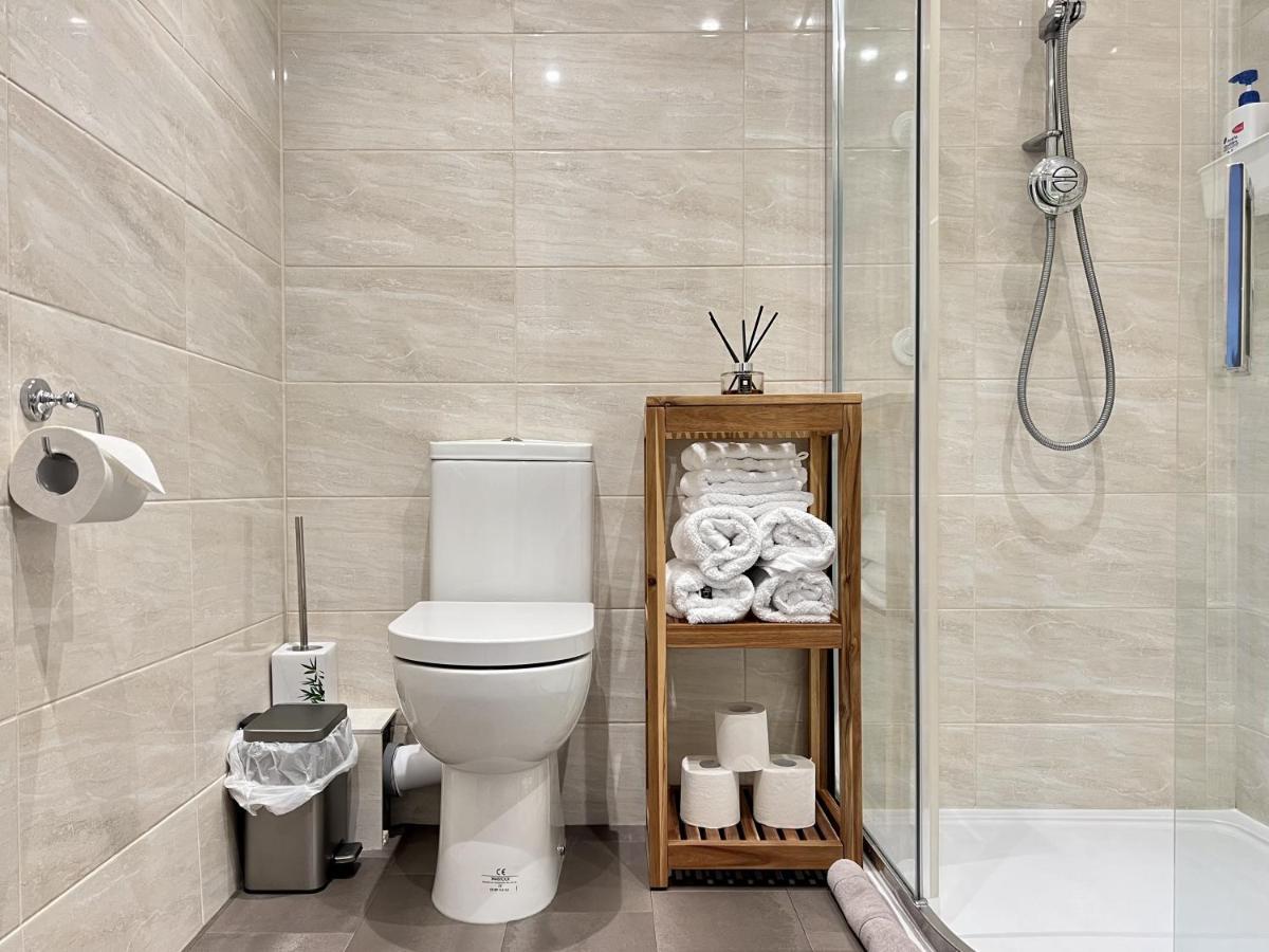 Modern 2 Bed Townhouse Just Outside Walls With Free Private Parking Holiday home *