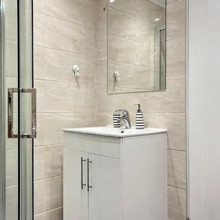 Modern 2 Bed Townhouse Just Outside City Walls With Free Private Parking York Exterior photo