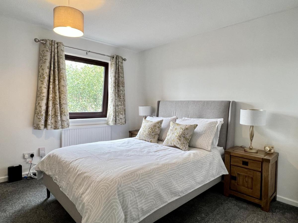 Modern 2 Bed Townhouse Just Outside Walls With Free Private Parking Holiday home *